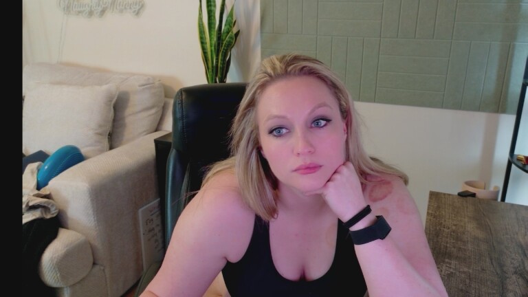 TheNaughtyNanny's Streamate show and profile