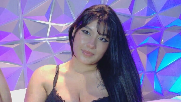 SukiChan's Streamate show and profile