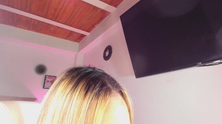 Sara019's Streamate show and profile