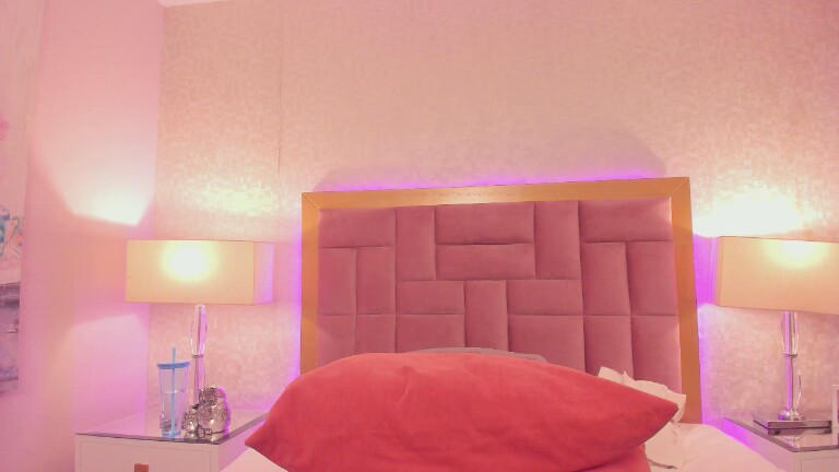 Sophiie_Collins's Streamate show and profile