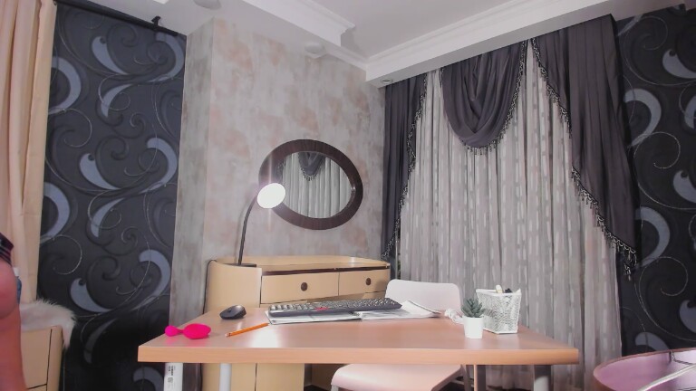 DafnePrice's Streamate show and profile