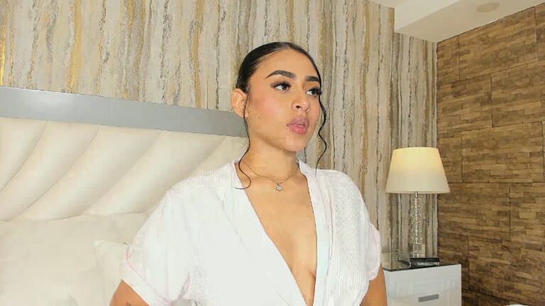 Sara_Hanniston's Streamate show and profile