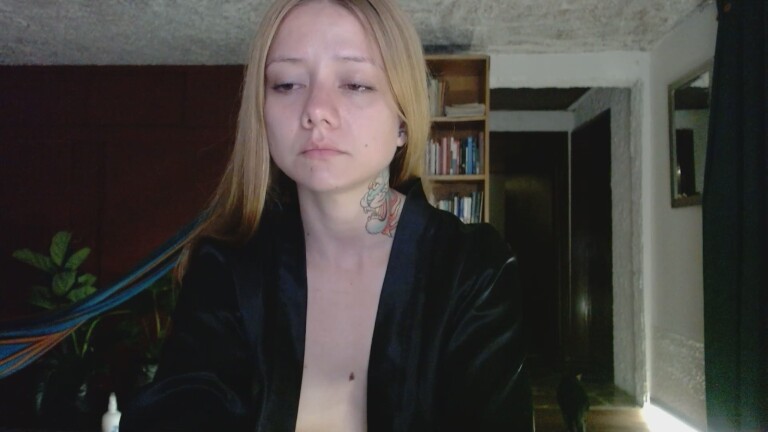 VicktoriaLou's Streamate show and profile