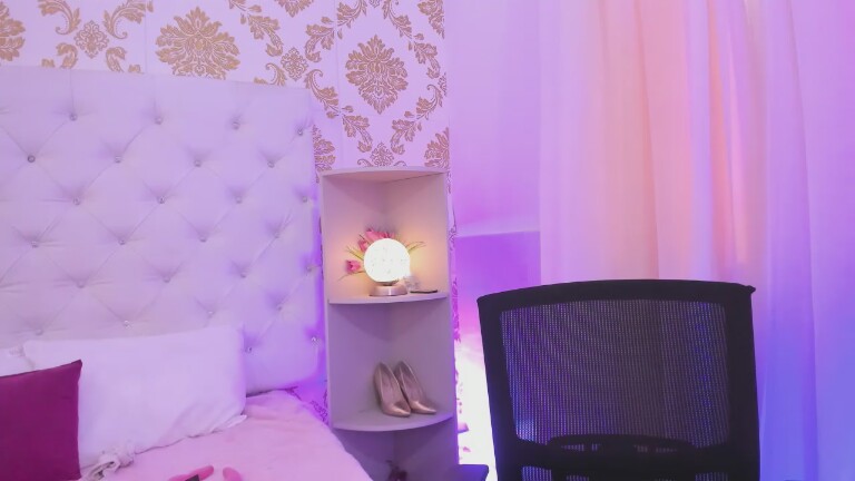 EMA_LAMBERT's Streamate show and profile