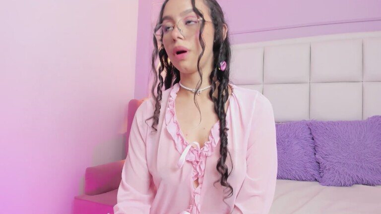 DAPHNEVALUCCI's Streamate show and profile