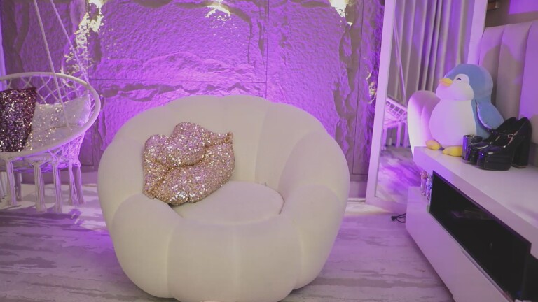 Aleshiadoll's Streamate show and profile