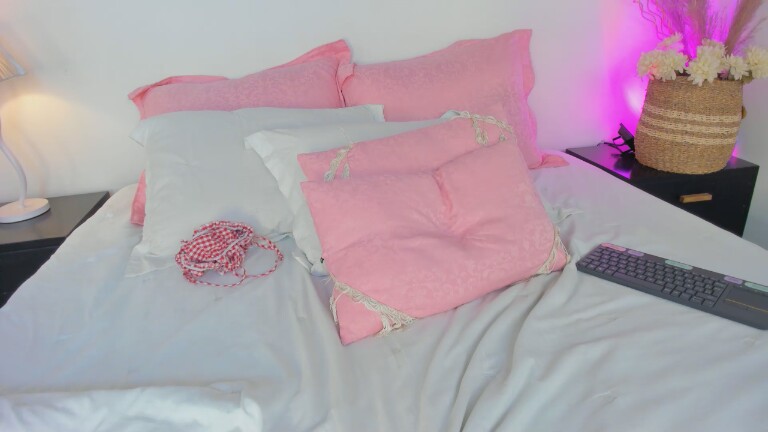 SaraFernandez's Streamate show and profile