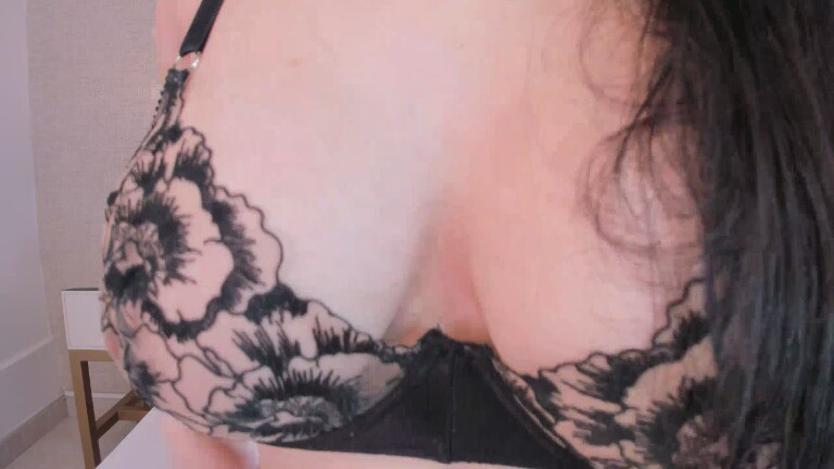 EmiRoseth's Streamate show and profile