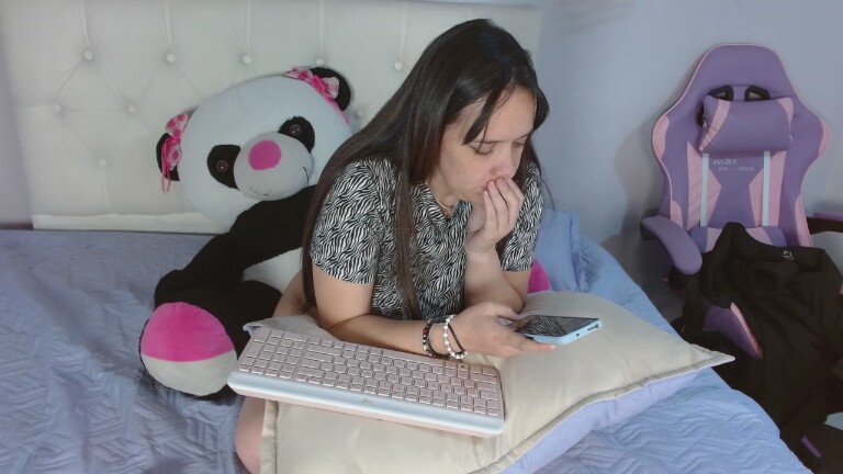 sarablomde's Streamate show and profile