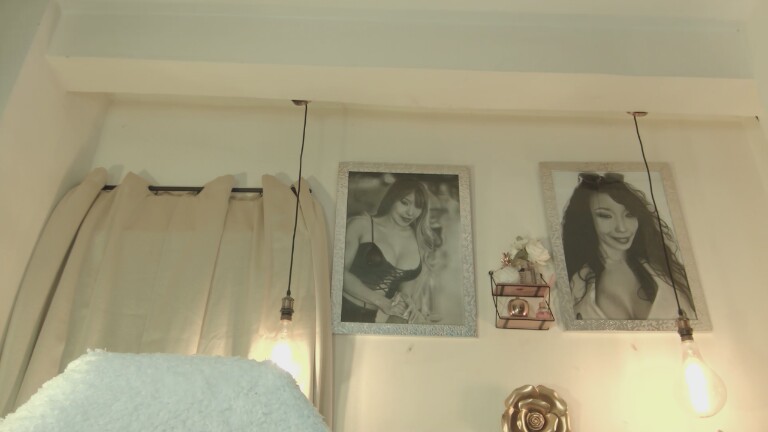 SelenaRossi's Streamate show and profile