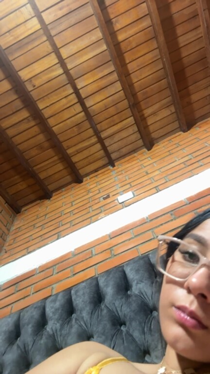 Gemma27's Streamate show and profile