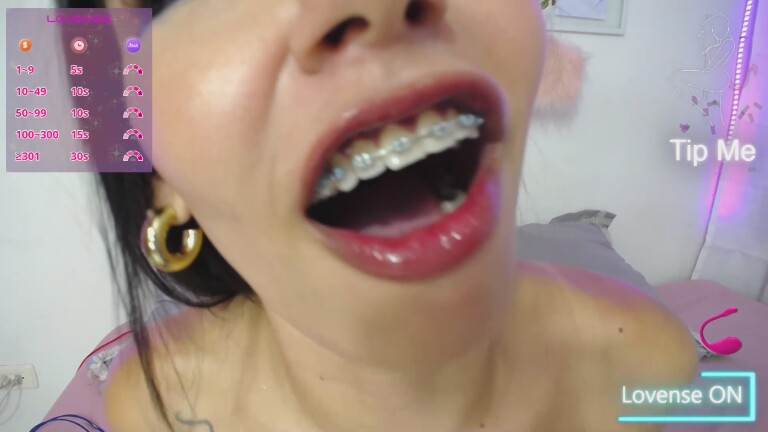 Ivannawolf159's Streamate show and profile