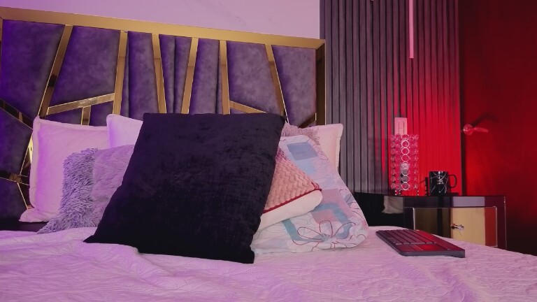 ChloeConnorr's Streamate show and profile